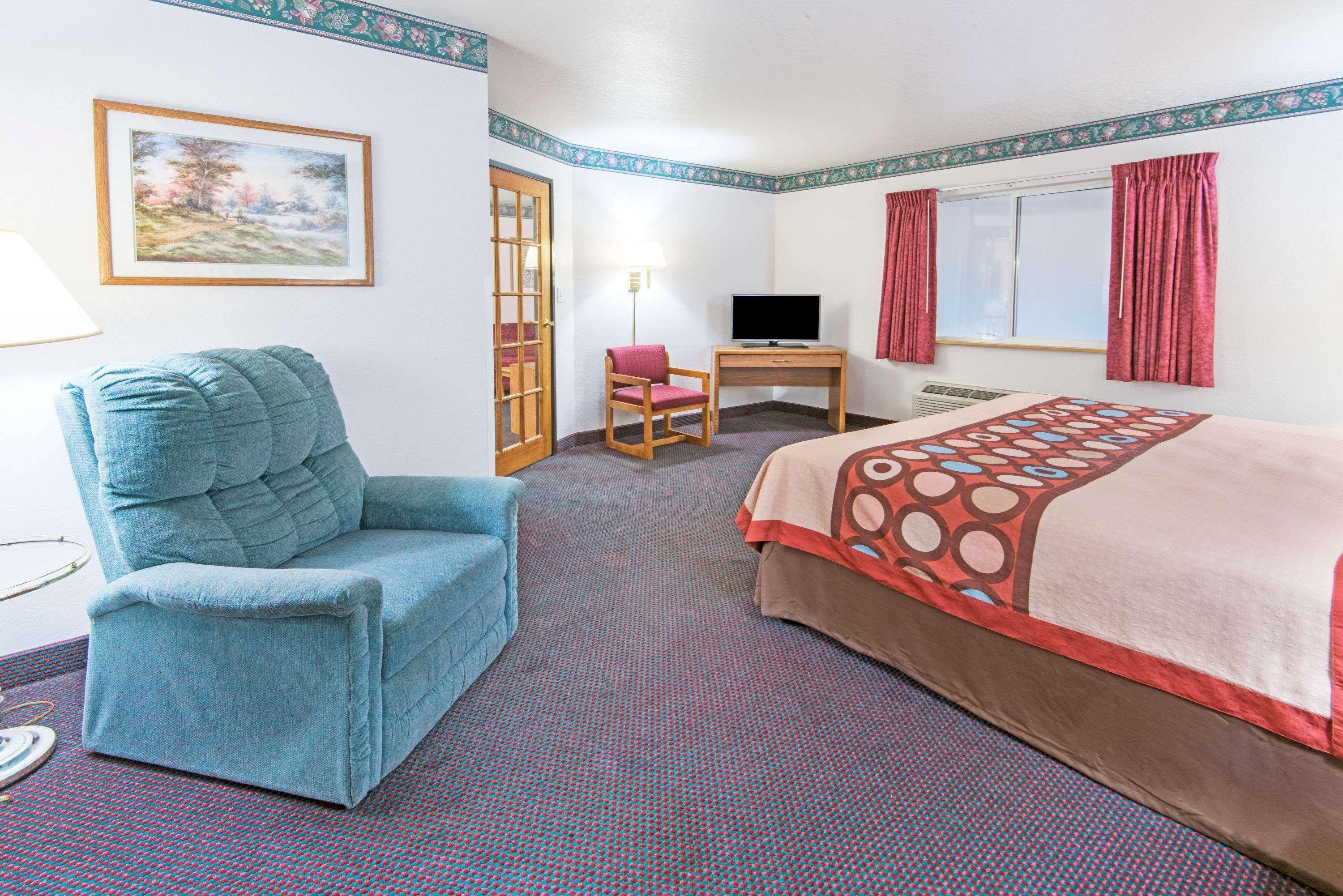 Super 8 By Wyndham Richfield Cleveland Hotell Exteriör bild