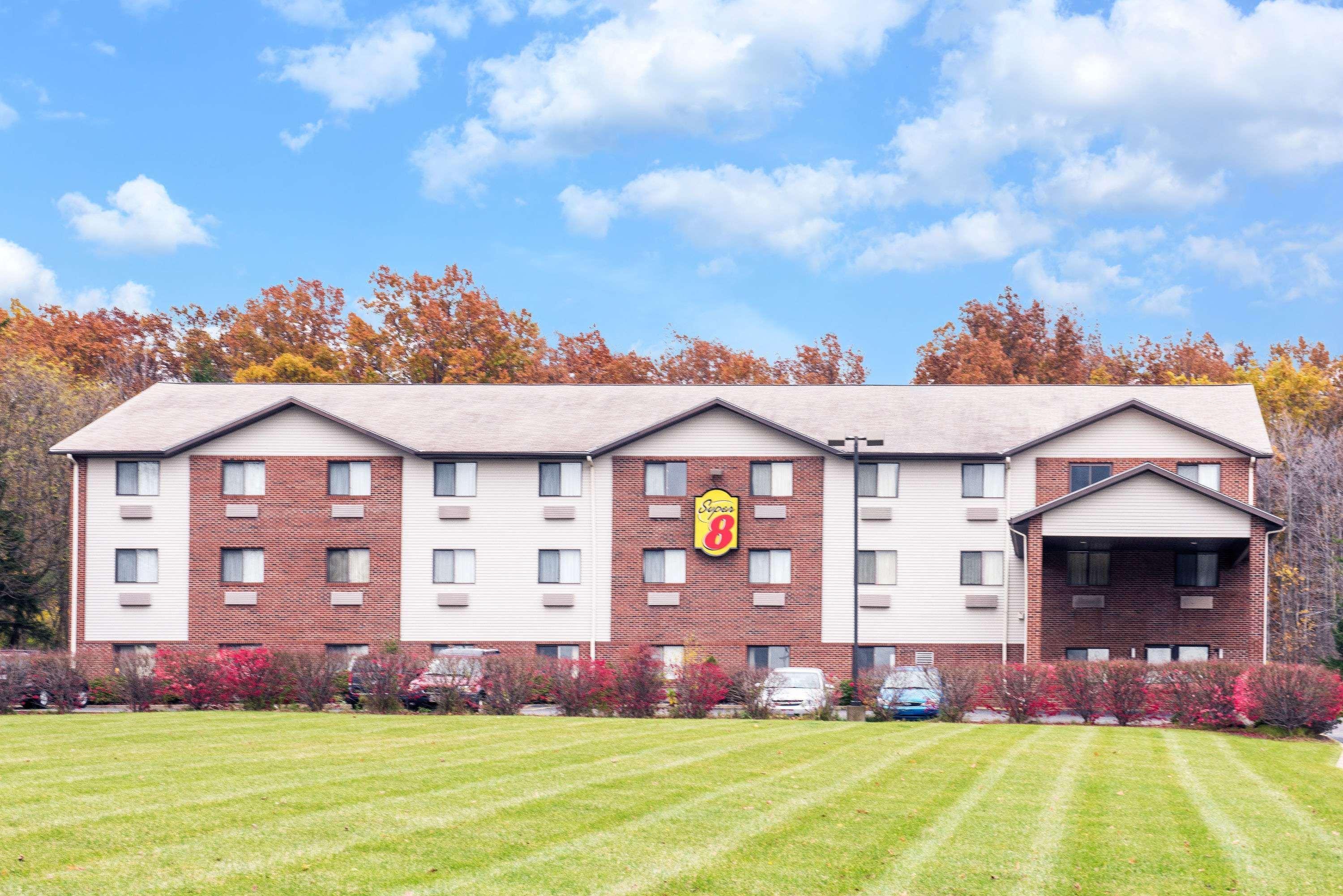 Super 8 By Wyndham Richfield Cleveland Hotell Exteriör bild