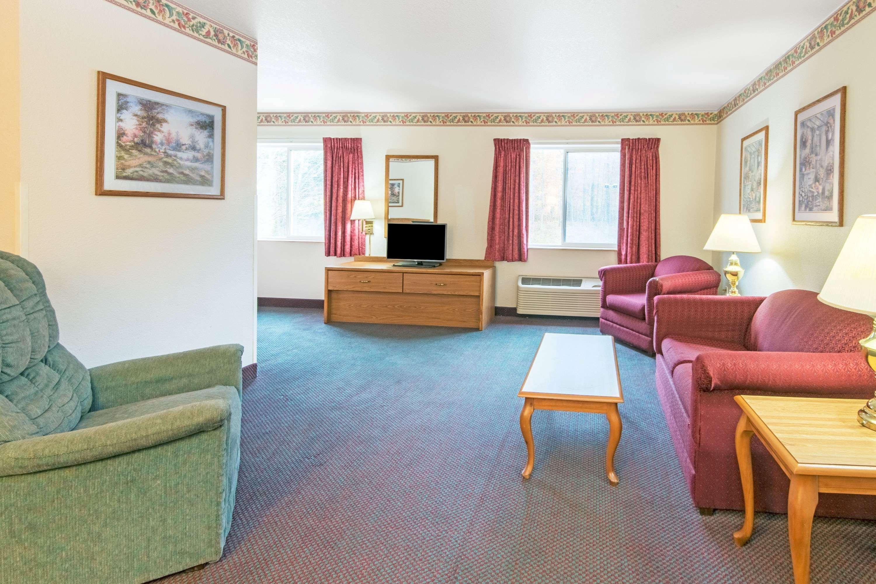 Super 8 By Wyndham Richfield Cleveland Hotell Exteriör bild