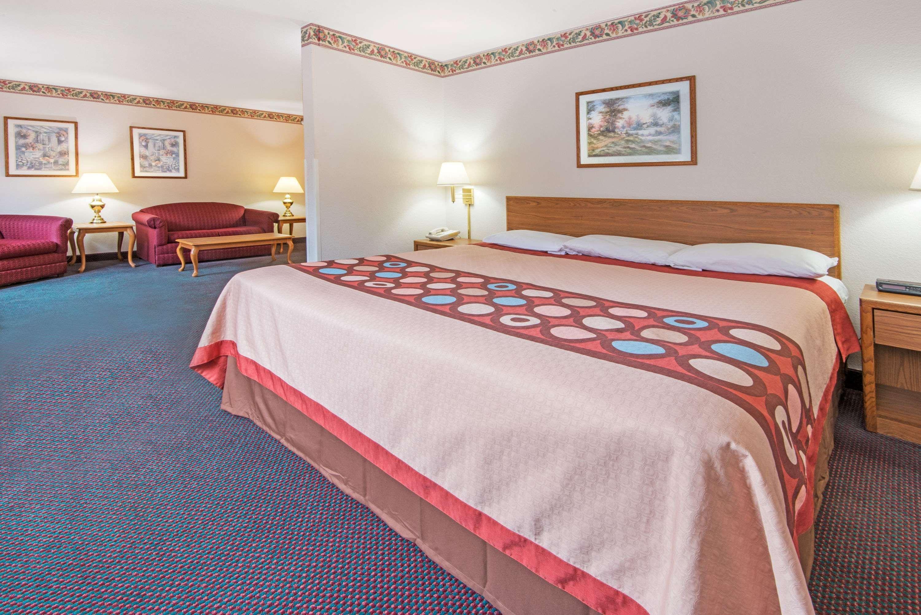 Super 8 By Wyndham Richfield Cleveland Hotell Exteriör bild