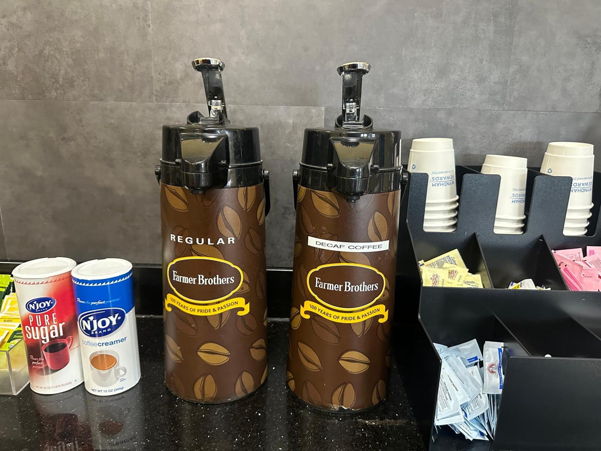 Super 8 By Wyndham Richfield Cleveland Hotell Exteriör bild